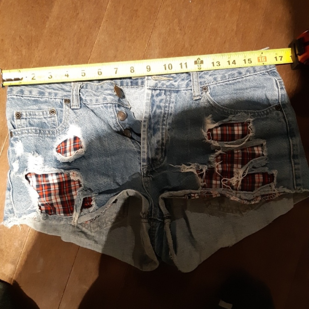Shorts - Picture 2 of 3